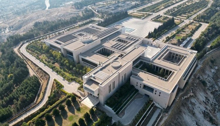 كشف صالح الحموي، والمُلقب بـ"أسّ الصراع في الشام"، عن تفاصيل خطيرة تتعلق بحادثة أمنية وقعت داخل القصر الجمهوري في دمشق قبل أيام