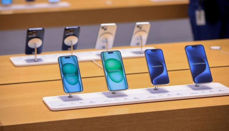 آيفون يتصدر سوق الهواتف في الصين على حساب أجهزة هواوي وشاومي