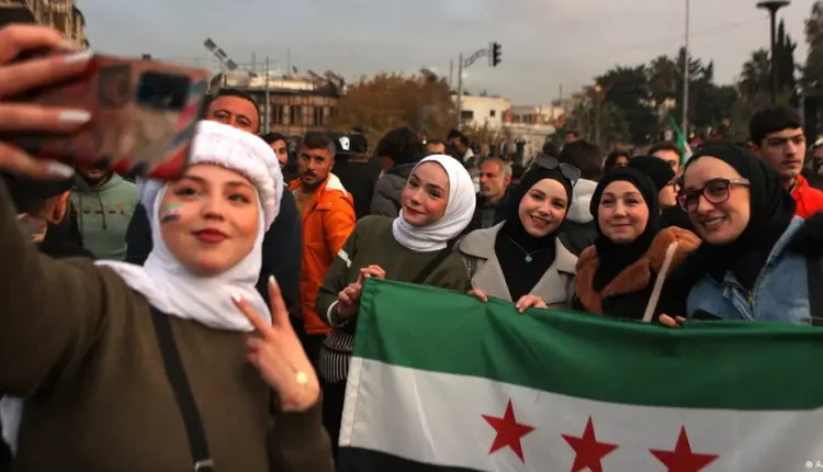 أثار تعميم صادر عن محافظة اللاذقية، يتعلّق بتنظيم مظهر العاملات في المؤسسات العامة خلال الدوام الرسمي، موجة واسعة من الجدل القانوني