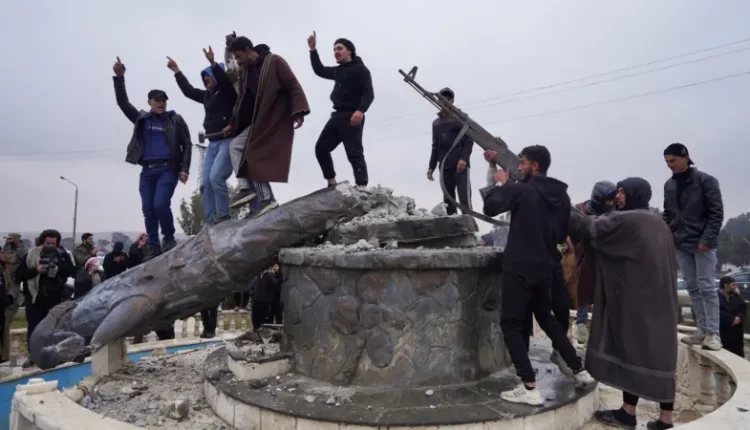 وزارة الأوقاف تصف العمليات العسكرية شمال شرق سوريا بالفتوحات، ما آثار جدلًا، وسط تحذيرات من قسد وقلق أميركي من انفلات أمني.