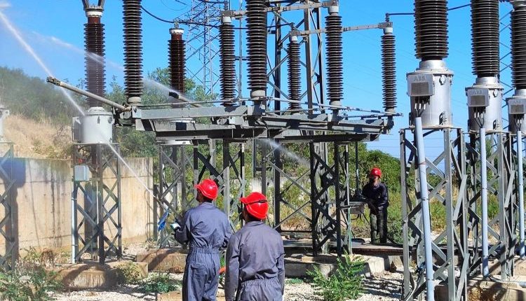 حذّر جورج خزام من أن دفع فواتير الكهرباء بمئات الآلاف وبملايين الليرات يشكّل عبئاً اقتصادياً خطيراً، وتوزيع العجز المالي على المواطنين