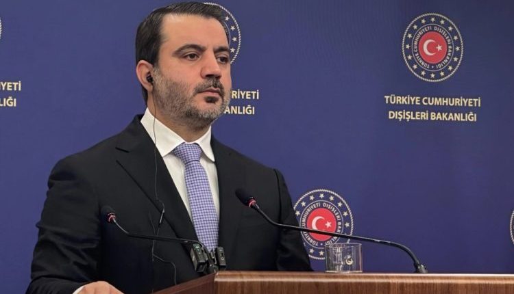 كشف موقع المونيتور أن الاجتماع الأخير الذي جمع الحكومة السورية الانتقالية وقوات سوريا الديمقراطية» قسد في دمشق انتهى دون التوصل إلى نتائج