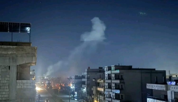 هزَّ دوي انفجارين قويين، مدينة القامشلي، ما أثار حالة من القلق والاستنفار الأمني بين الأهالي، وسط تضارب في المعلومات حول طبيعة الانفجارات.