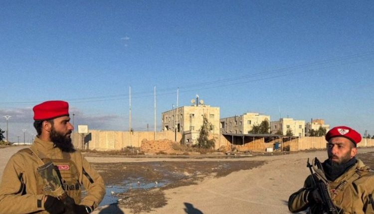 قوات سوريا الديمقراطية تعلن إحباط هجمات لفصائل دمشق جنوب كوباني، وتتهمها بقطع المياه عن سجن الأقطان شمال الرقة، محذّرة من كارثة إنسانية.