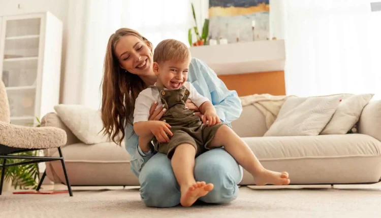 طاقة الأم.. المحرك الخفي وراء سلوك الطفل وشخصيته