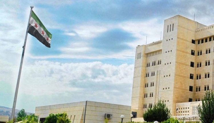 أكدت دمشق أن الحكومة السورية تحتفظ بحقها الكامل في حماية سيادة البلاد وضمان الأمن والاستقرار في جميع الأراضي السورية