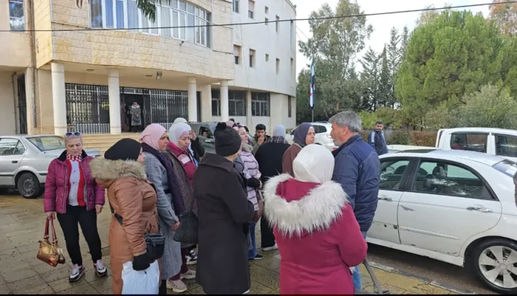 أثار قرار فصل 65 موظفاً من مركز البحوث العلمية الزراعية في محافظة القنيطرة حالة واسعة من الغضب والاستياء،