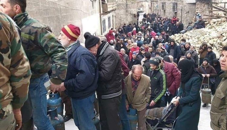 صحفي طوابير الغاز