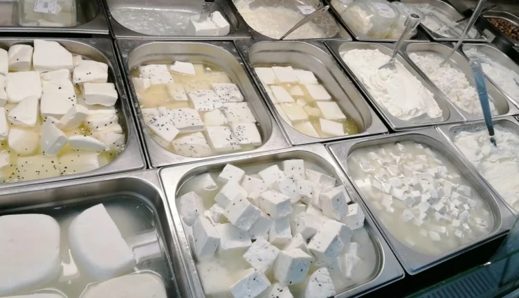 تشهد أسواق دمشق ارتفاعاً ملحوظاً في أسعار منتجات الألبان والأجبان، بالتزامن مع بدء تطبيق التعرفة الكهربائية الجديدة على المحال التجارية