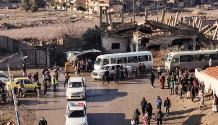 أصدر أهالي محافظة دير الزور بياناً شديد اللهجة، حمّلوا فيه السلطات السورية مسؤولية ما وصفوه بـ التجاوزات والانتهاكات التي تشهدها المحافظة.