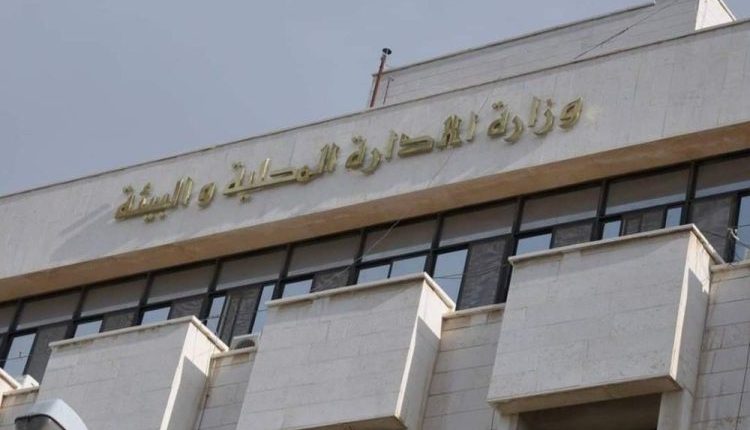 أعلنت وزارة الإدارة المحلية والبيئة عن قرار يقضي بتفويض المحافظين بجزء من صلاحيات الوزير، في إطار توجه حكومي لتعزيز اللامركزية الخدمية