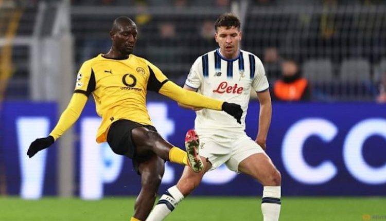 بوروسيا دورتموند يتخطى أتلانتا بنجاح في ذهاب ملحق دوري الأبطال