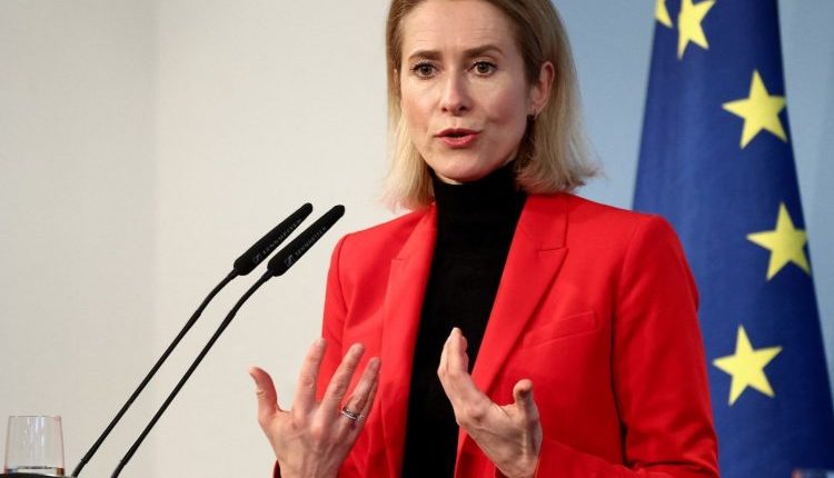 أعربت مسؤولة السياسة الخارجية في الاتحاد الأوروبي، كايا كالاس، عن قلقها إزاء هشاشة وقف إطلاق النار في سوريا، مؤكدة أنه «لا يزال هشًا»