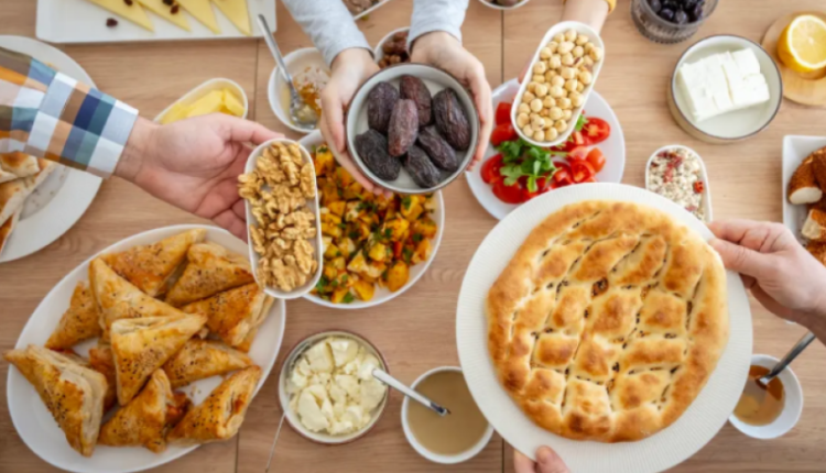 صيام بلا ألم.. كيف تروض القولون العصبي في رمضان؟