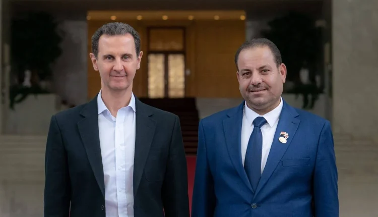 أثار فيديو يظهر موكباً شعبياً لاستقبال مدلول العزيز في مدينة دير الزور موجة استياء وغضب واسعة بين الأهالي