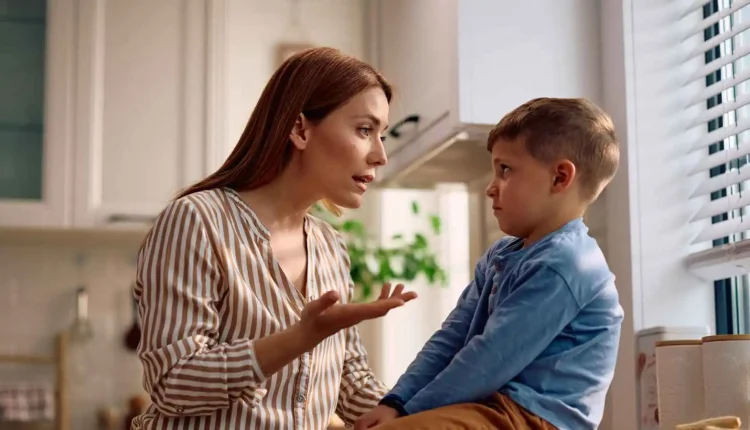الحزم أم العقاب.. هل تبنين شخصية طفلك أم تكسرين روحه؟
