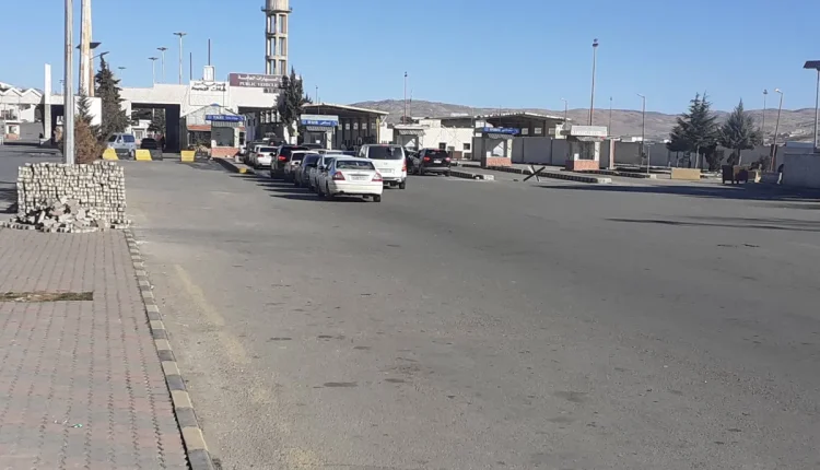 تداول ناشطون شكاوى متكررة من المواطنين السوريين العالقين على معبر جديدة يابوس الحدودي مع لبنان، بعد إغلاقه خلال فترة الإفطار
