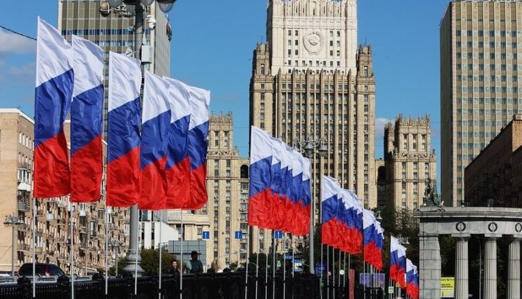 روسيا تعلن الدعم الكامل للمرحلة الانتقالية في سوريا وأولويتها إعادة الإعمار