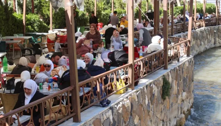 تستعيد دمشق، مع اقتراب شهر رمضان من كل عام إحدى أبرز عاداتها الشعبية المتوارثة عبر الأجيال، والمعروفة باسم "تكريزة رمضان".