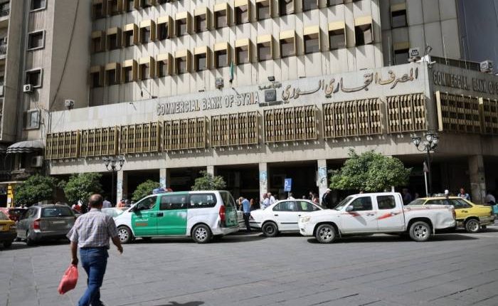 كشف عدد من تجار مدينتي الحسكة والقامشلي عن اختفاء مبالغ مالية كبيرة من حساباتهم لدى المصرف التجاري السوري