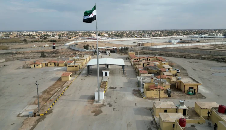 أعلنت الهيئة العامة للمنافذ والجمارك في سوريا قراراً يقضي بـمنع دخول الشاحنات غير السورية إلى الأراضي السورية عبر المنافذ البرية