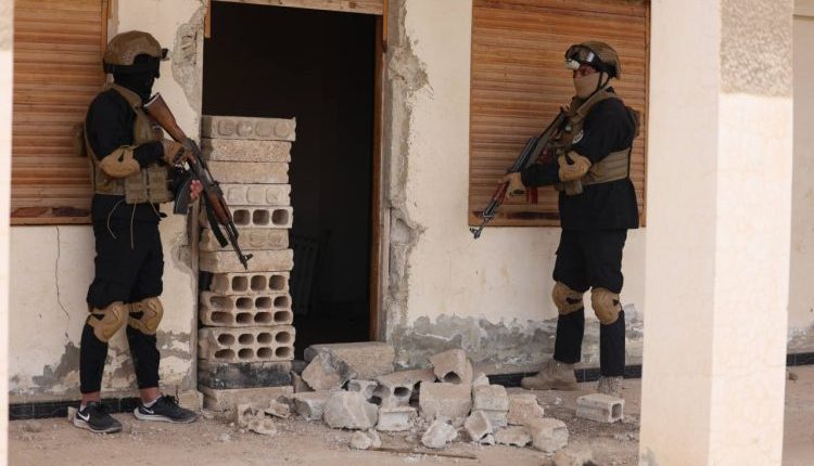 أعلنت وزارة الداخلية أن وحداتها الأمنية في محافظة ريف دمشق، ألقت القبض على خلية، كانت متورطة في استهداف المِزّة ومطار المِزّة العسكري.