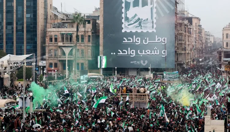 أثارت القيود المفروضة على السحب النقدي من المصارف السورية خلال الأشهر الماضية جدلًا واسعًا في الأوساط الاقتصادية والشعبية،