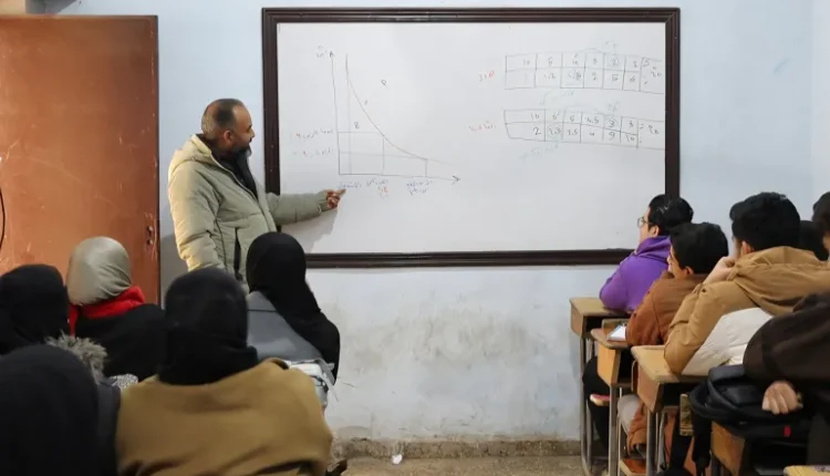 أعلنت نقابة معلمي سوريا تبنّيها مطالب المعلّمين المتعلقة بتحسين أوضاعهم خلال إضراب المعلّمين في عدد من مدارس إدلب وحلب وحماة.