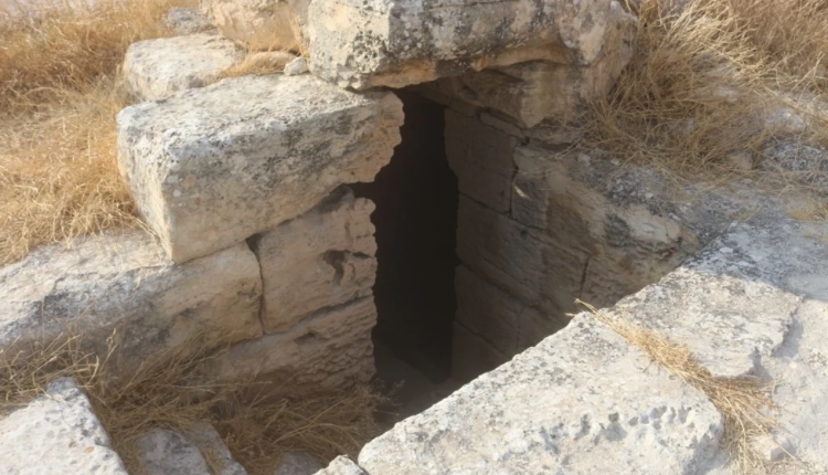 تتصاعد عمليات التنقيب غير القانوني عن الآثار بريف حلب، حيث وصلت مجموعات من الأمن العام برفقة خبراء واستخبارات تركية إلى عدة مواقع تاريخية