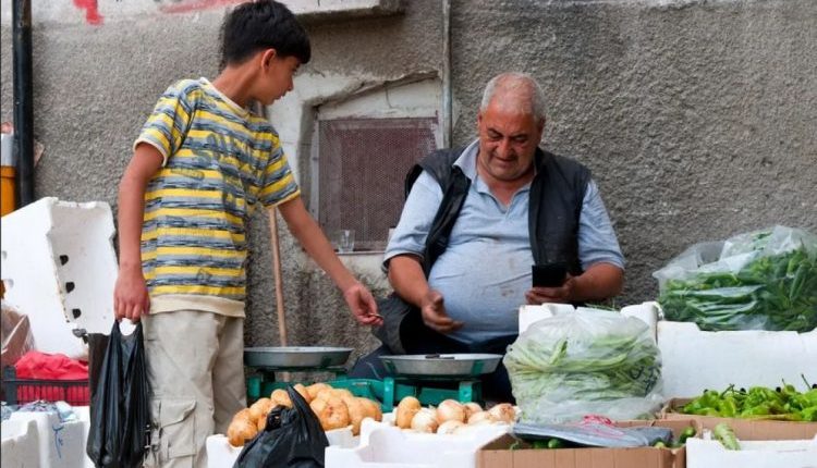 التضخم السلوكي يلتهم القدرة الشرائية للمواطنين السوريين تغير سعرف الصرف الموازي