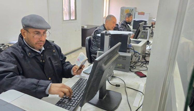 تتصاعد المطالبات الشعبية في محافظة دير الزور بضرورة إعادة تفعيل وتجهيز مراكز الشؤون المدنية في مختلف مدن وبلدات المحافظة