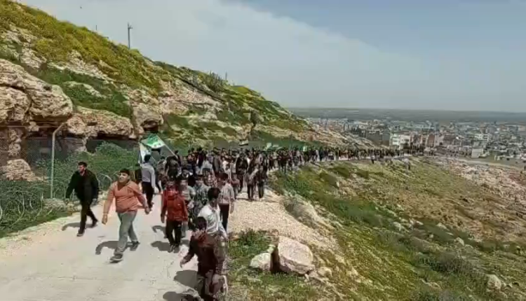 جبل عقيل مدينة الباب بريف حلب الشرقي، موجة احتجاجات غاضبة نظمها أهالي "جبل عقيل"، للمطالبة بإنهاء السيطرة العسكرية التركية على ممتلكاتهم