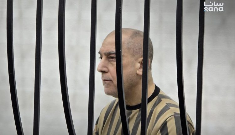 وجه الحقوقي ورئيس المركز السوري للدراسات والأبحاث القانونية، أنور البني، انتقادات لاذعة للجلسة الأولى من محاكمة عاطف نجيب