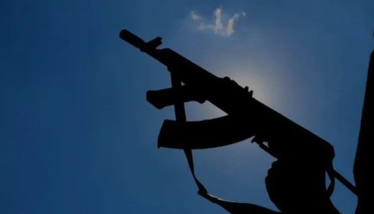 يستمر نزيف الدماء السورية بعيداً عن جبهات القتال، حيث تحول الانتشار العشوائي لـ السلاح وغياب الضوابط القانونية إلى "قاتل صامت".