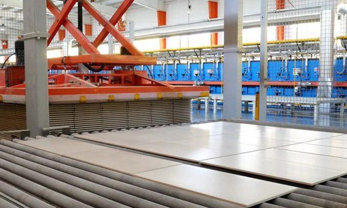 تواجه صناعة السيراميك في سوريا واحدة من أعنف أزماتها، حيث تحولت المعامل التي كانت تُصنف كالأكبر في الشرق الأوسط إلى "أصول معطلة"