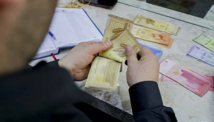 أسعار الصرف في سوريا حالة من عدم الاستقرار والتقلب المستمر، وتجلى هذا المشهد بوضوح منذ مطلع شهر أيار/مايو الحالي