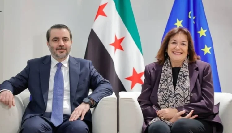 أعلن الاتحاد الأوروبي عن رفع 7 كيانات سورية سيادية من قائمة العقوبات (القائمة السوداء)، وفي مقدمتها وزارتا الدفاع والداخلية