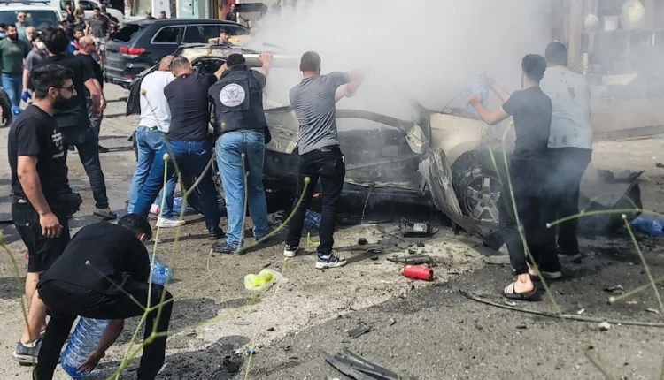 شهد لبنان تصعيداً ميدانياً، حيث نفذ طيران الاحتلال الإسرائيلي سلسلة غارات استهدفت سيارات مدنية على الطريق الرابط بين بيروت وجنوب لبنان