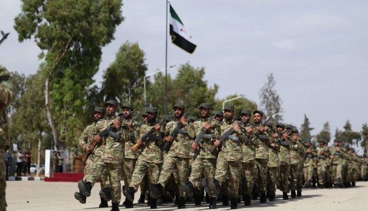 كشفت مصادر عسكرية في سوريا عن توجه استراتيجي جديد تتبناه الإدارة السورية الجديدة، يهدف إلى بناء "جيش مختلط" من حيث التسليح والعتاد.