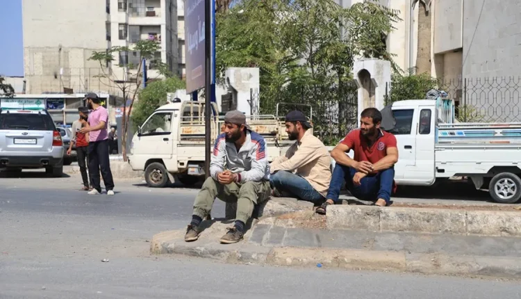 تجاوزت أزمة البطالة في سوريا كونها مجرد أرقام في التقارير الإحصائية، لتتحول إلى "تحدٍ وجودي" يهدد البناء المجتمعي.