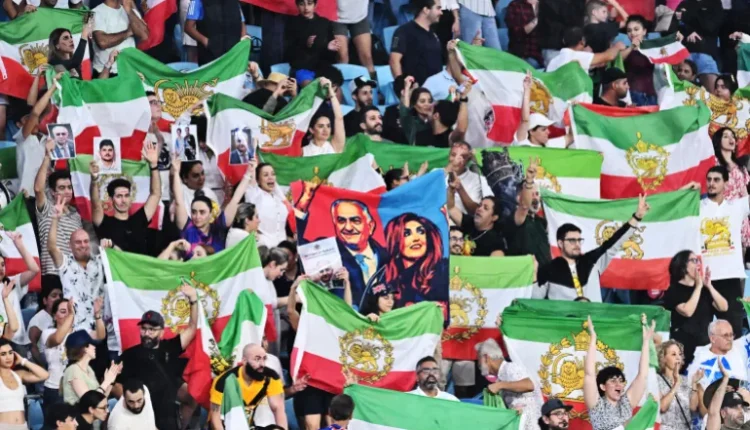 فيفا يتجه لتجديد حظر أعلام ما قبل الثورة الإيرانية في مونديال 2026 سردار آزمون