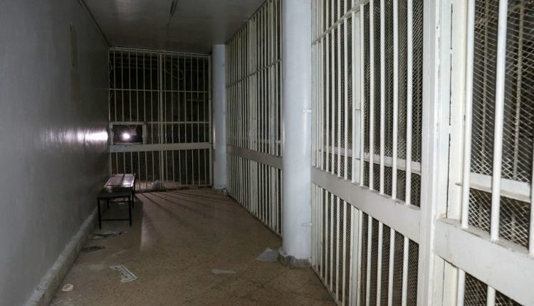 سجون شاب من أهالي قرية باروحة بريف تلكلخ في ريف حمص حياته بظروف لا تزال مجهولة داخل أحد سجون الحكومة الانتقالية
