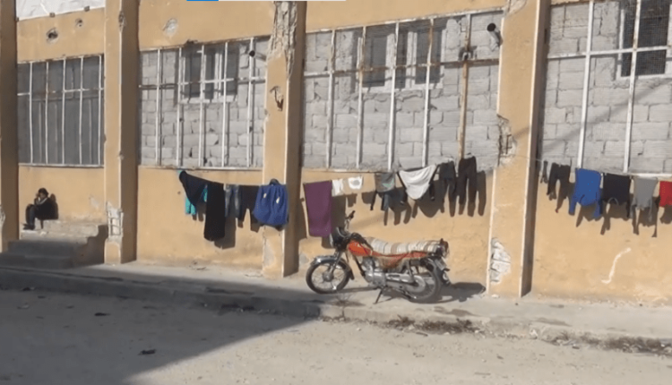 لم تعد الثانوية الصناعية في مدينة سلقين مجرد مبنى تعليمي مغلق جراء الحرب، بل باتت نموذجاً يعكس حجم التدهور الذي أصاب قطاع التعليم.