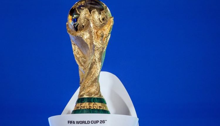 تترقب جماهير كرة القدم تجربة استثنائية وغير مسبوقة في كأس العالم 2026. فهذه النسخة لن تكون تاريخية فقط لأنها الأولى التي تُنظّم في 3 دول