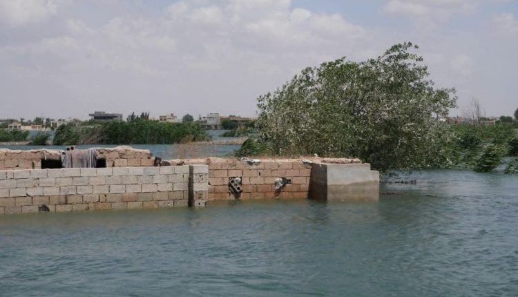 تشهد محافظة الرقة تراجعاً تدريجياً في منسوب مياه نهر الفرات، وذلك بعد موجة ارتفاع حادة واجتياح فيضانات واسعة خلال الأيام الماضية