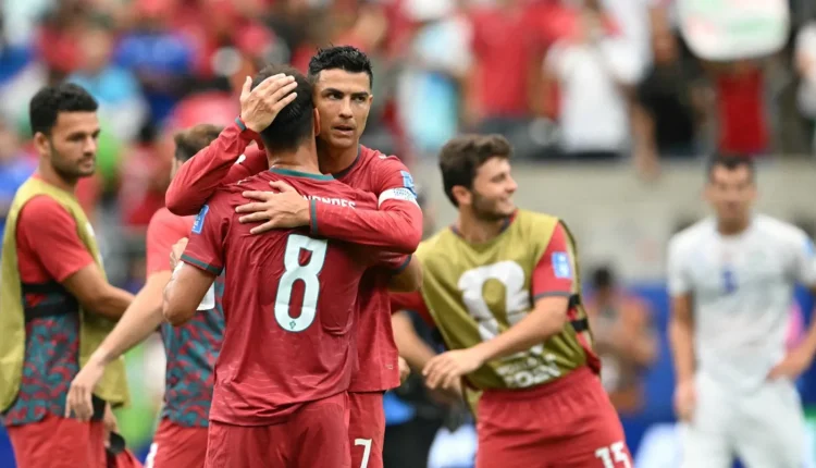 يترقب عشاق الساحرة المستديرة مواجهة من العيار الثقيل، عندما يلتقي منتخب البرتغال بقيادة أسطورته كريستيانو رونالدو مع نظيره منتخب كولومبيا،