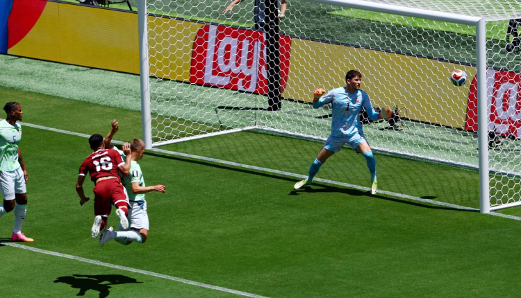 حقق منتخب قطر تعادلاً تاريخياً وثميناً أمام نظيره السويسري بنتيجة (1-1)، في المباراة التي جمعتهما، لحساب الجولة الأولى في كأس العالم .
