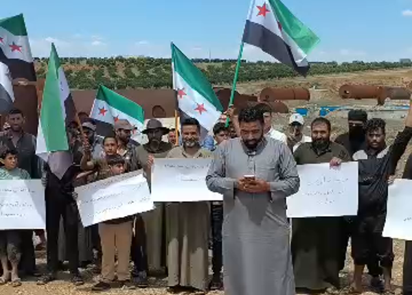 أعلن أصحاب حراقات تكرير النفط البدائية في جرابلس بريف حلب، رفضهم القاطع للحملة التي تشنها شركة المحروقات بهدف إزالة الحراقات في المنطقة