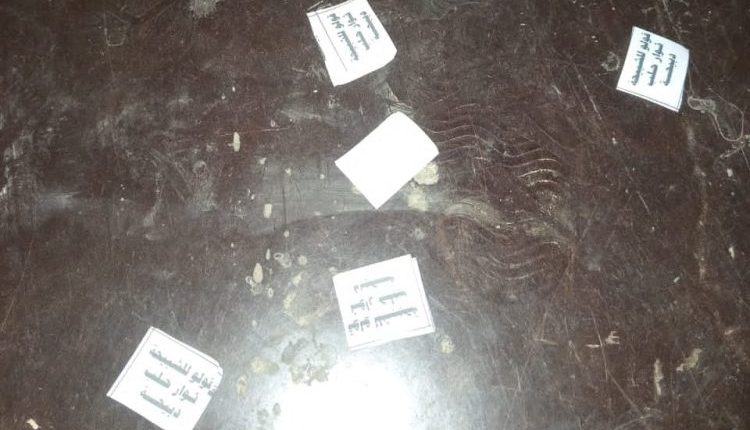 شهدت عدة أحياء ومناطق في مدينة حلب حالة من التوتر، عقب انتشار منشورات ورقية وقصاصات مجهولة المصدر تضمنت عبارات تهديد مباشرة