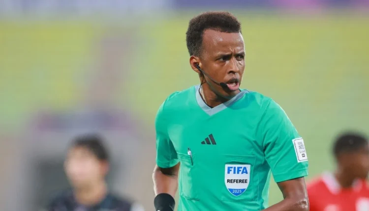 لماذا منعت أمريكا الحكم الصومالي عمر أرتان من إدارة مباريات كأس العالم 2026؟ إليك كواليس القرار الصادم وتفاصيل بيان الفيفا ومطار ميامي.